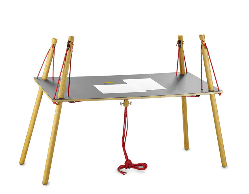 Produktfoto strippenzieher Nutzung Zeichentisch mit geneigter Arbeitsfläche.